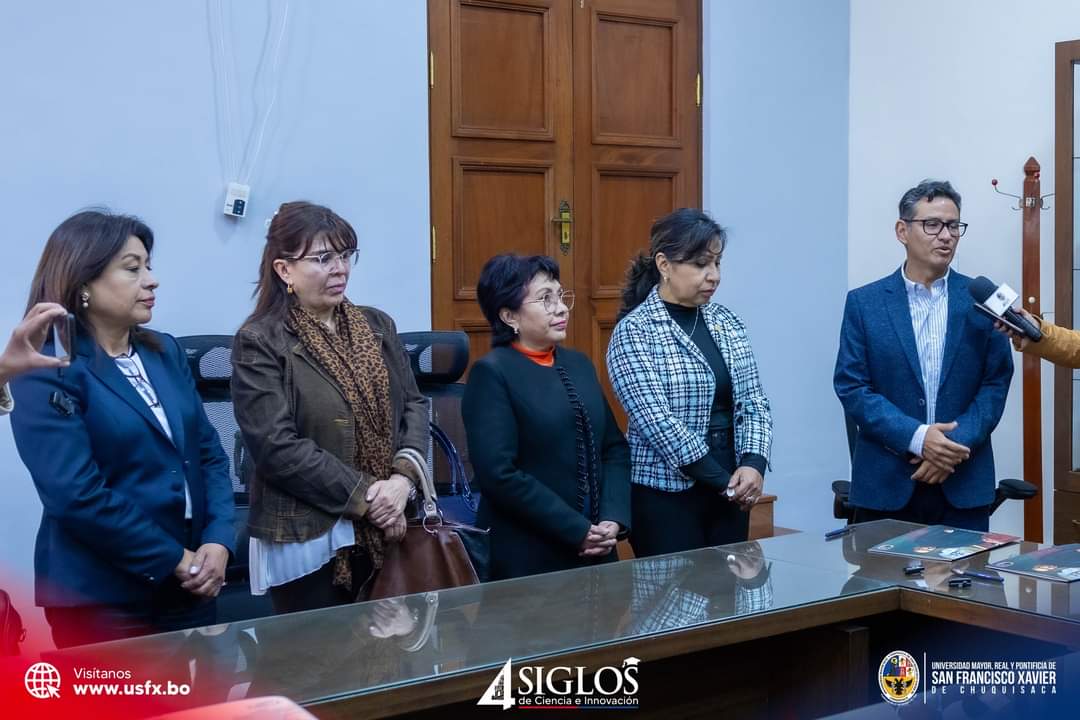 A la cabeza de la Decana de la Facultad, se procedio a la Firma del Convenio de Cooperacion Interinstitucional con el Hospital de 3er Nivel de Chuquisaca ubicado en la zona de la Jastambo de nuestra ciudad, Convenio que permitira a los estudiantes de la Facultad poder desarrollar sus practicas Preprofesionales en dicho Hospital.